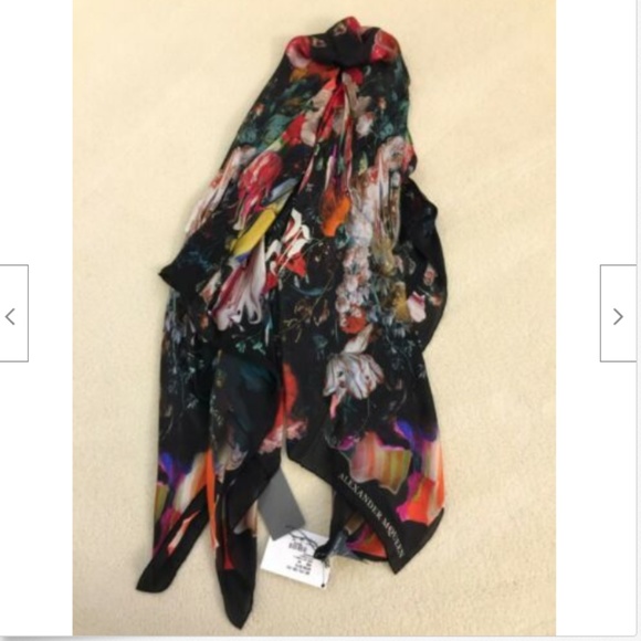 ALEXANDER MCQUEEN Shawl Square Scarf Made in ITALY 100% pure SILK Floral NEW - Picture 3 of 8